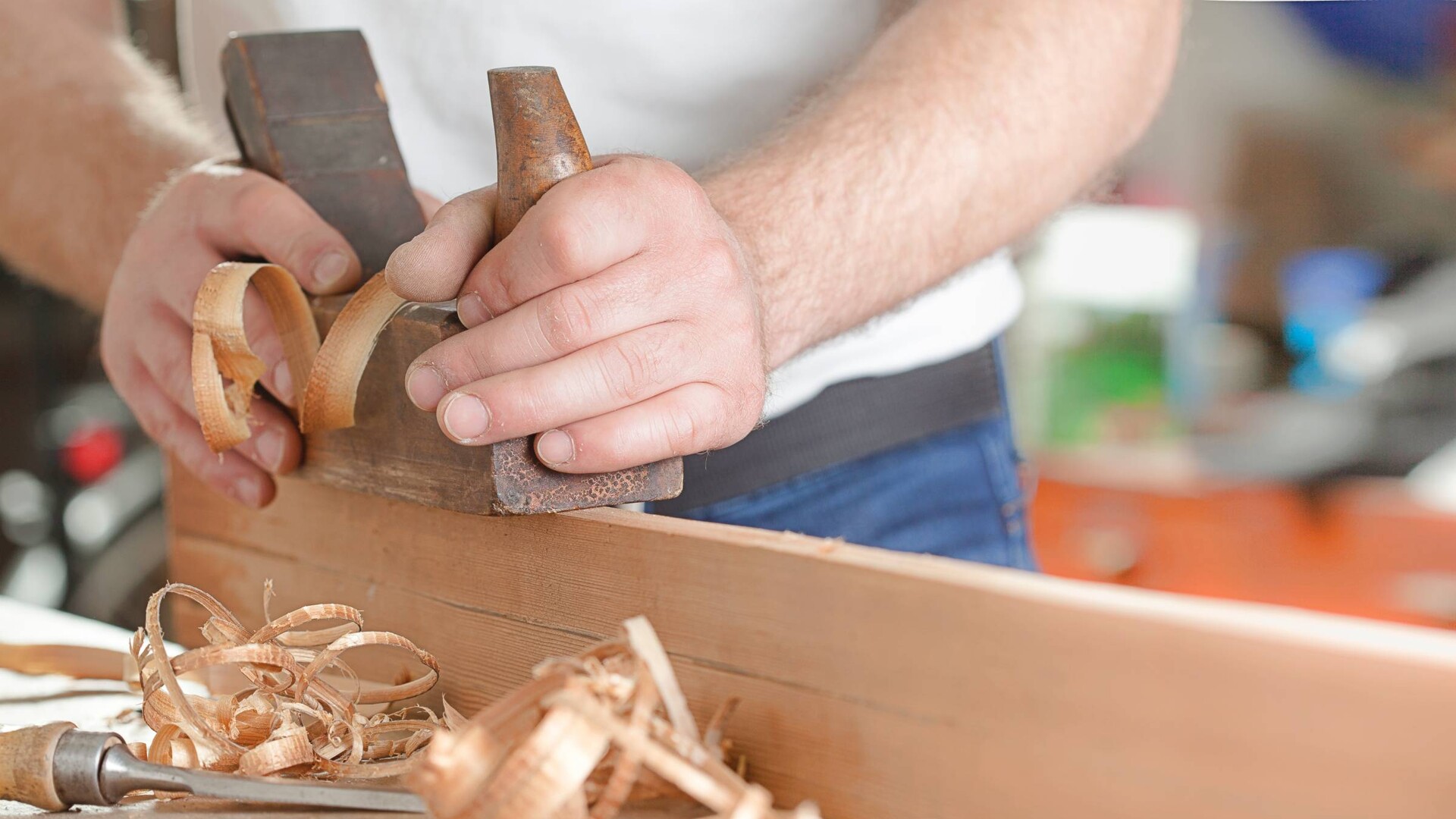 List of the most common carpentry tools and tricks to use them