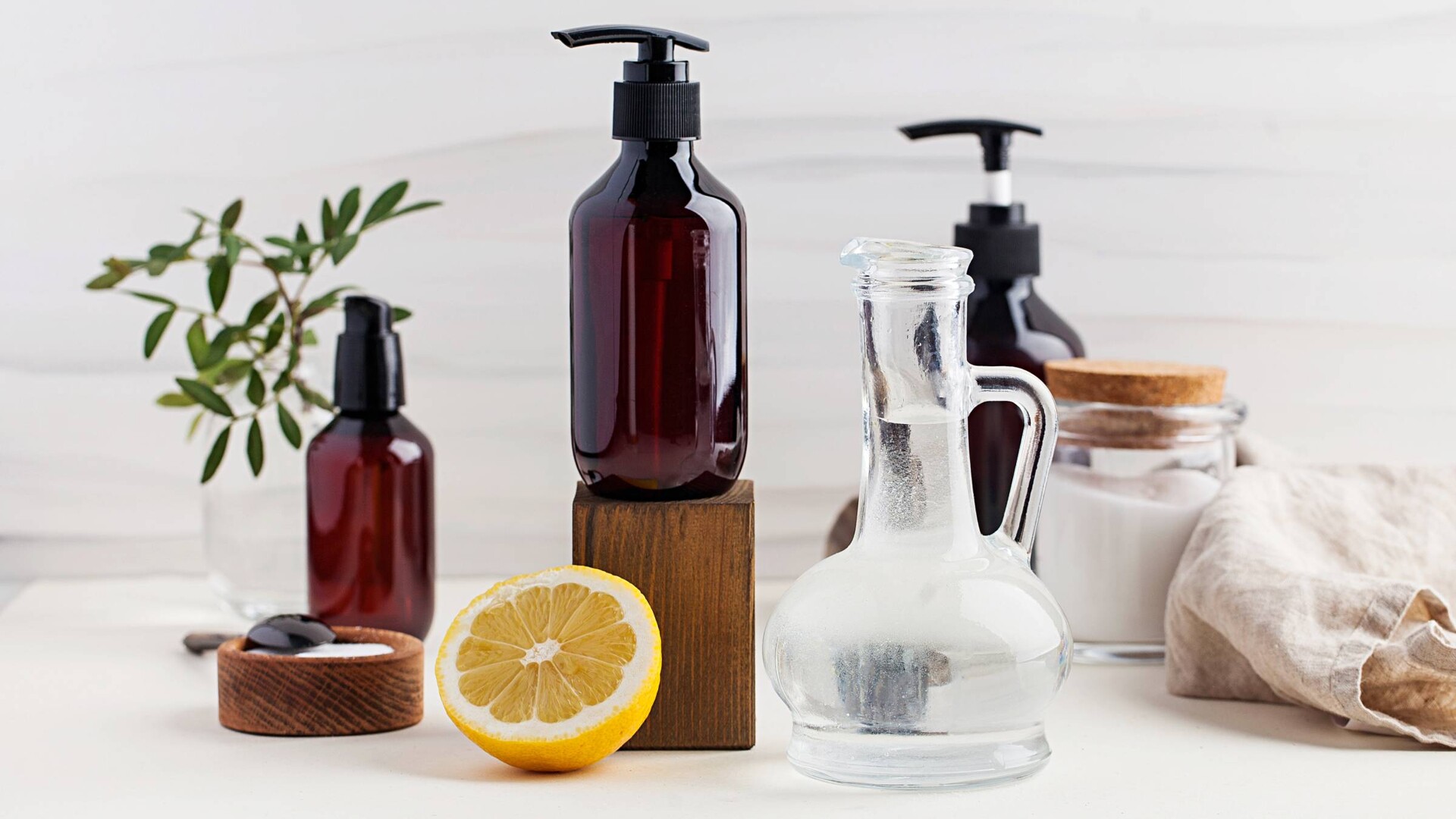 Things you can clean with White Vinegar (Acetic Acid) - Blog - HD Chemicals  LTD