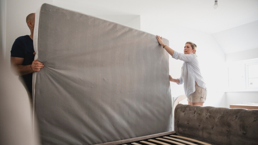 Double bed vs queen bed vs king bed - Couple setting up bed together in new home