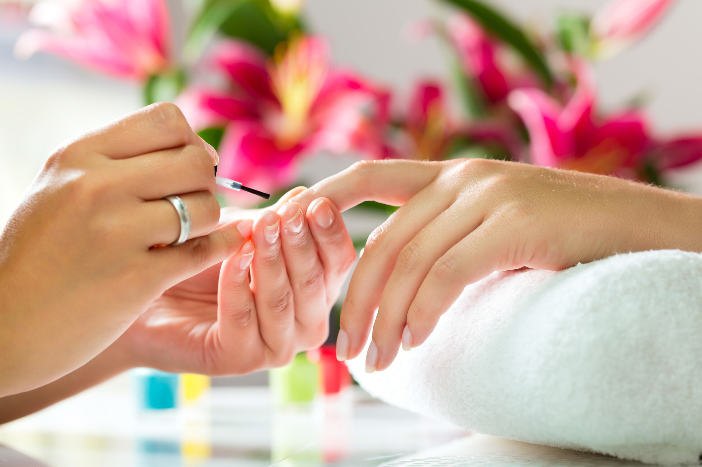 nail technician manicure service