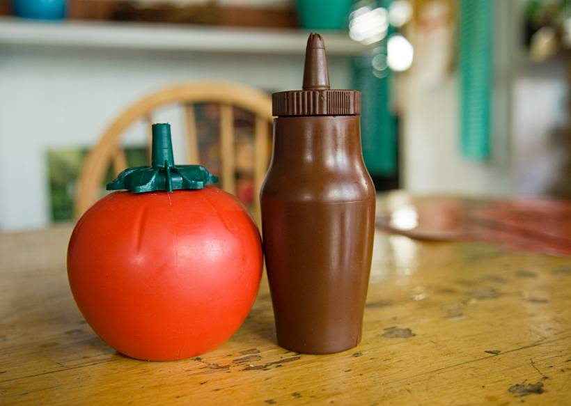 Irish breakfast vs English breakfast - A pair of ketchup and brown sauce plastic bottles on a table