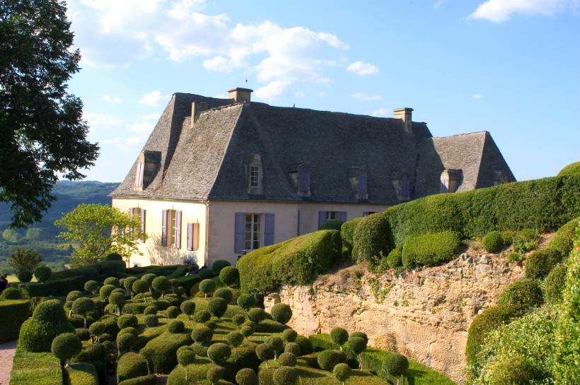 French vs English garden - a mazelike garden with lush, green foliage