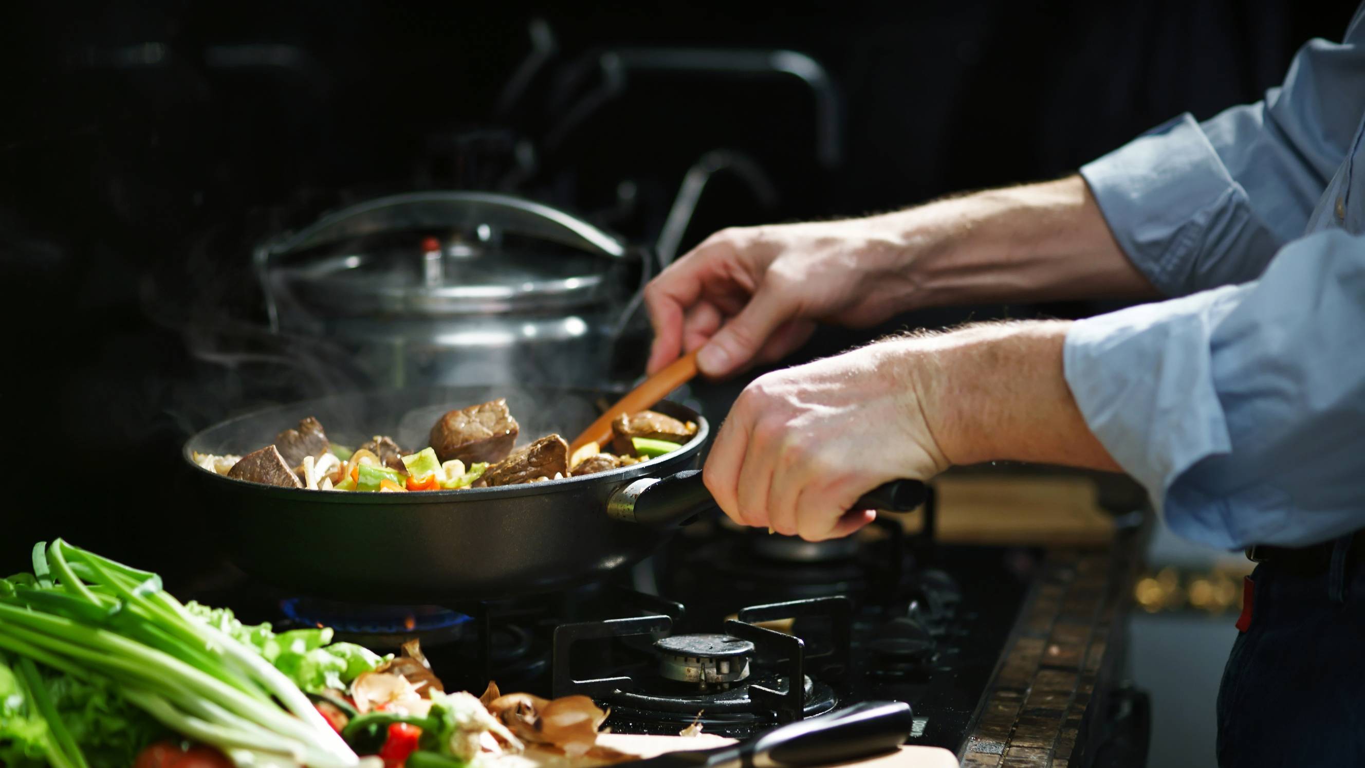 Cooking meat with vegetables