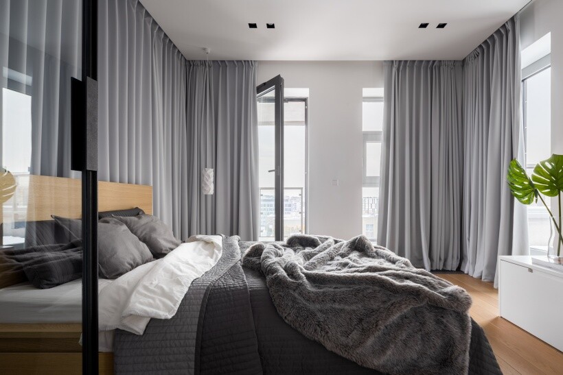 Curtain ideas - Bedroom with full-height grey thermal curtains and large windows