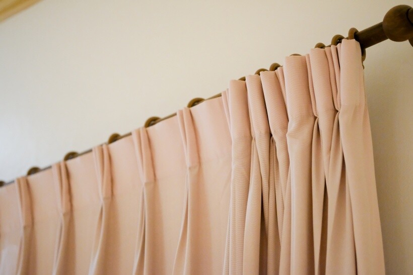 Curtain ideas - Close-up of pinch-pleated curtains with concealed hanging tabs