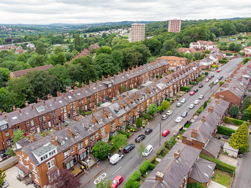 moving to Leeds - Residential neighbourhood in Leeds with rows of terraced homes, parked cars and green spaces