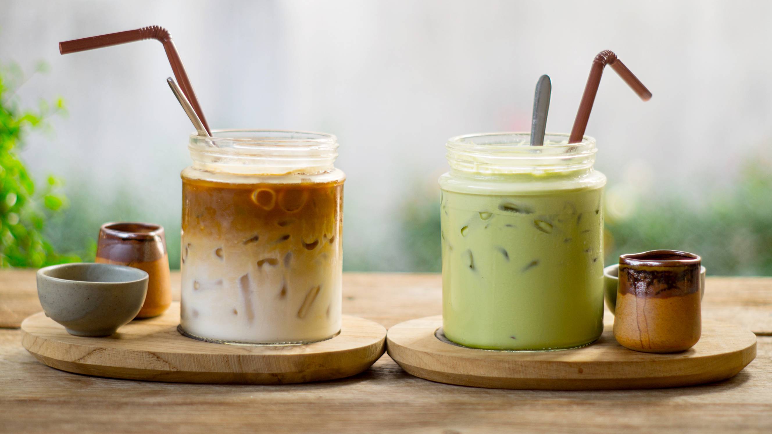 glass jars full of hojicha and matcha latte