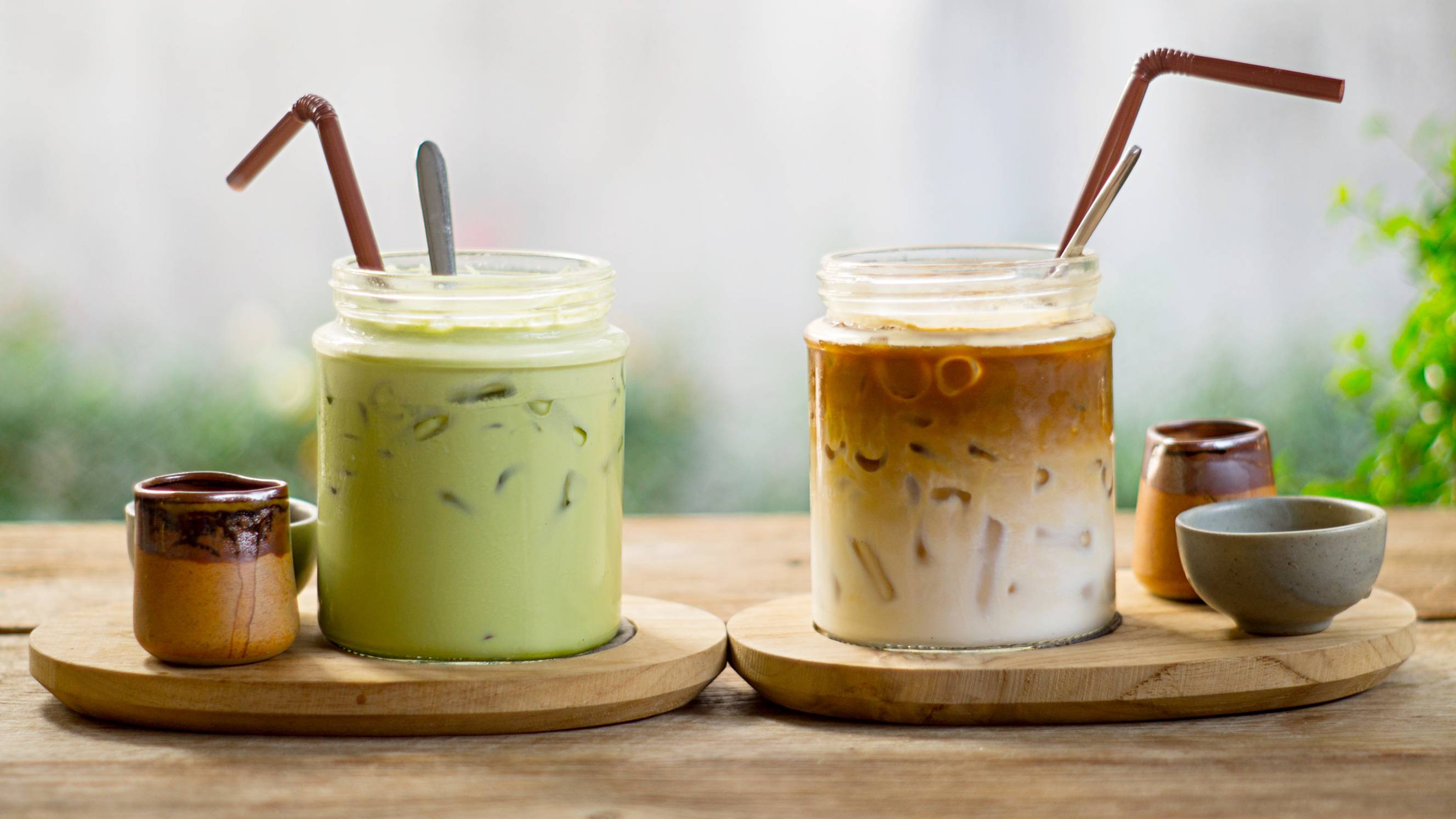 glass jars full of hojicha and matcha latte