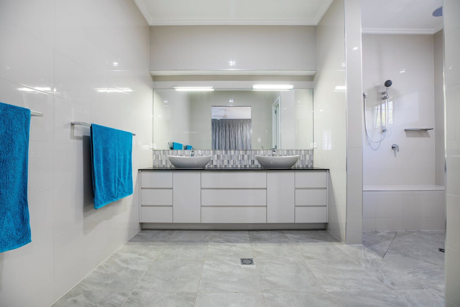 modern white and silver bathroom