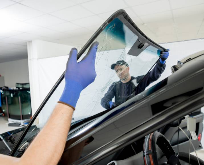 car specialists replacing a broken car windscreen