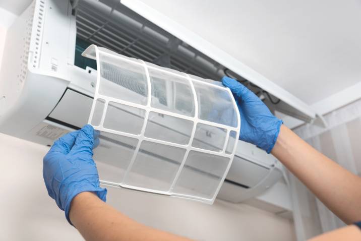 cleaning air conditioning filter to avoid dust