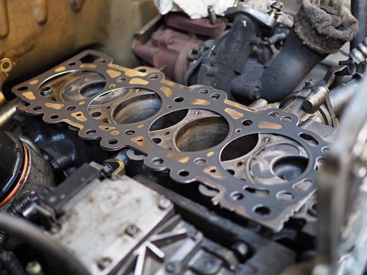 head gaskets on top of a car engine