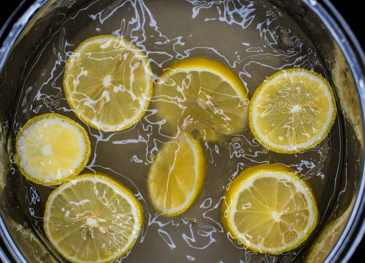 lemon slices in pot, simmer pot air freshener