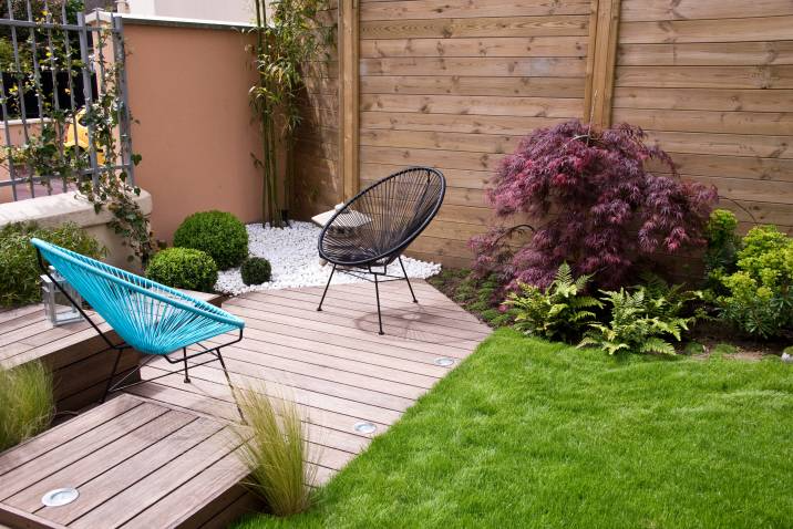 accent chair in modern garden