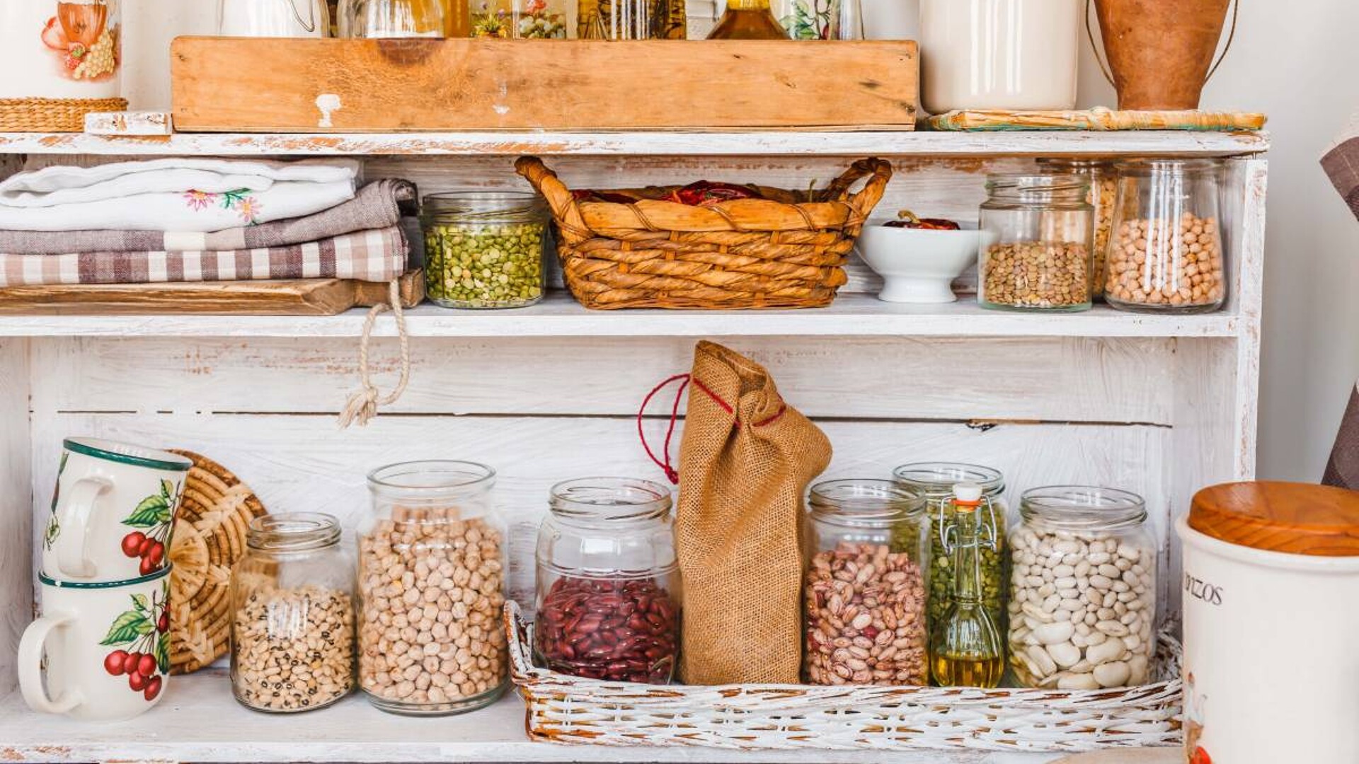 Stop wasting food and reach every nook and cranny of your jars with th –