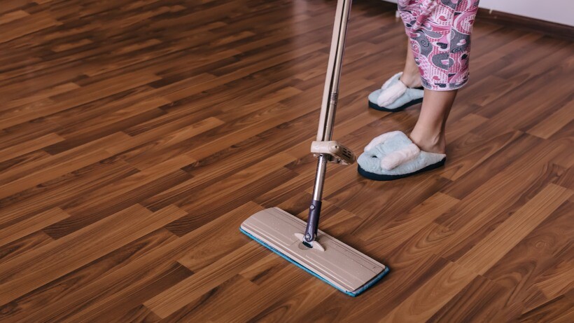 Dry mopping vs wet mopping - Comparing them in terms of floor type