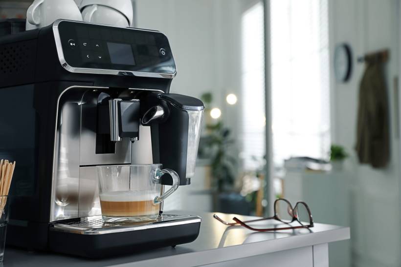 how to clean breville espresso machine - making coffee with a clean espresso machine