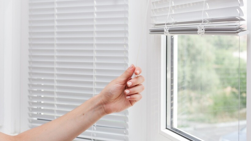 drapes vs curtains vs blinds - adjusting the white window blinds in height