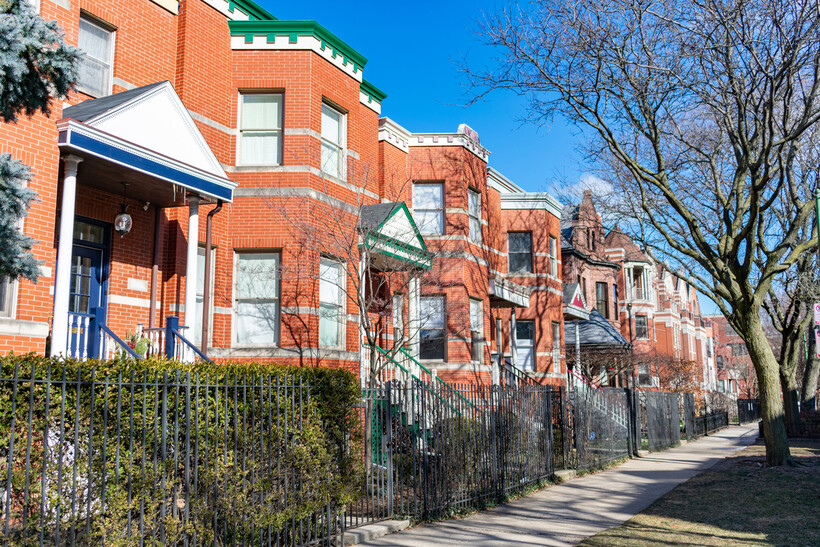 Charming red brick homes and architecture typical of the Wicker Park area in Chicago. - moving to Chicago