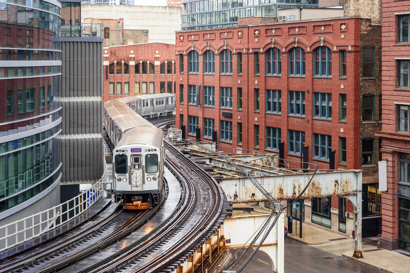 The iconic Chicago elevated train transit system running through the city’s urban center. - moving to Chicago