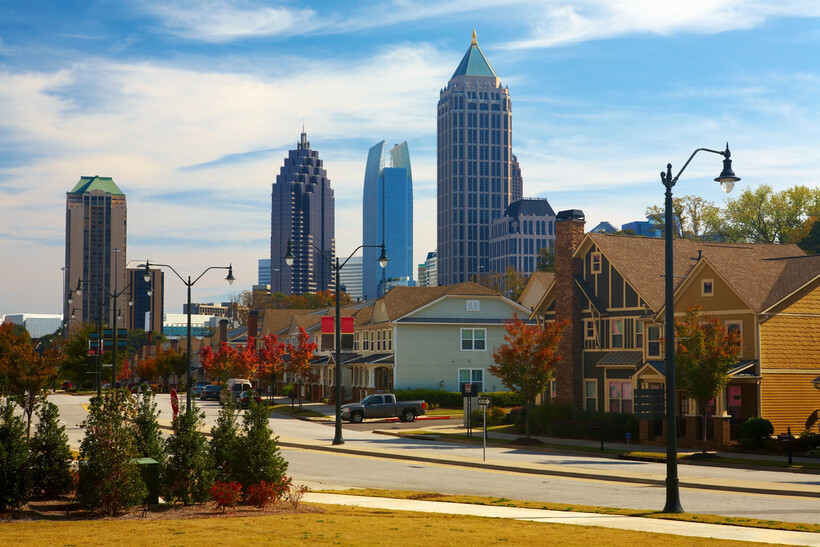Residential houses in a quiet neighborhood near the city’s urban center. - moving to Atlanta