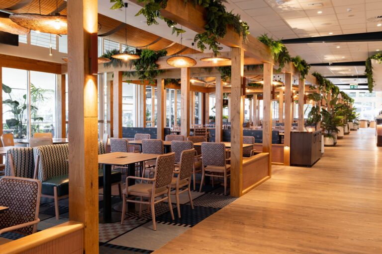 How Evergreen Walls grew its national footprint with on-demand couriers and installers