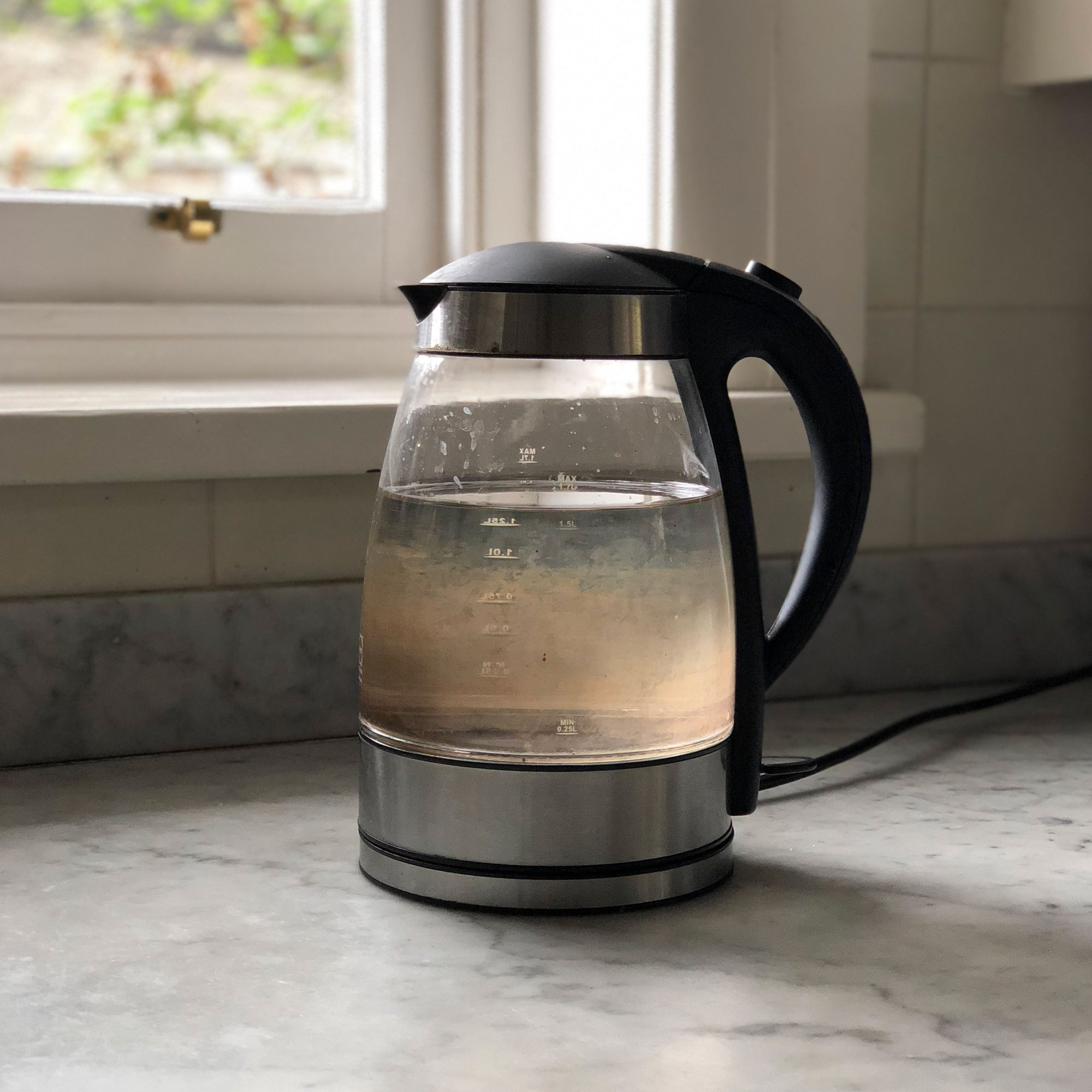 https://images.airtasker.com/v7/https://www.airtasker.com/blog/wp-content/uploads/2018/10/clear-kettle-with-limescale-airtasker.jpg