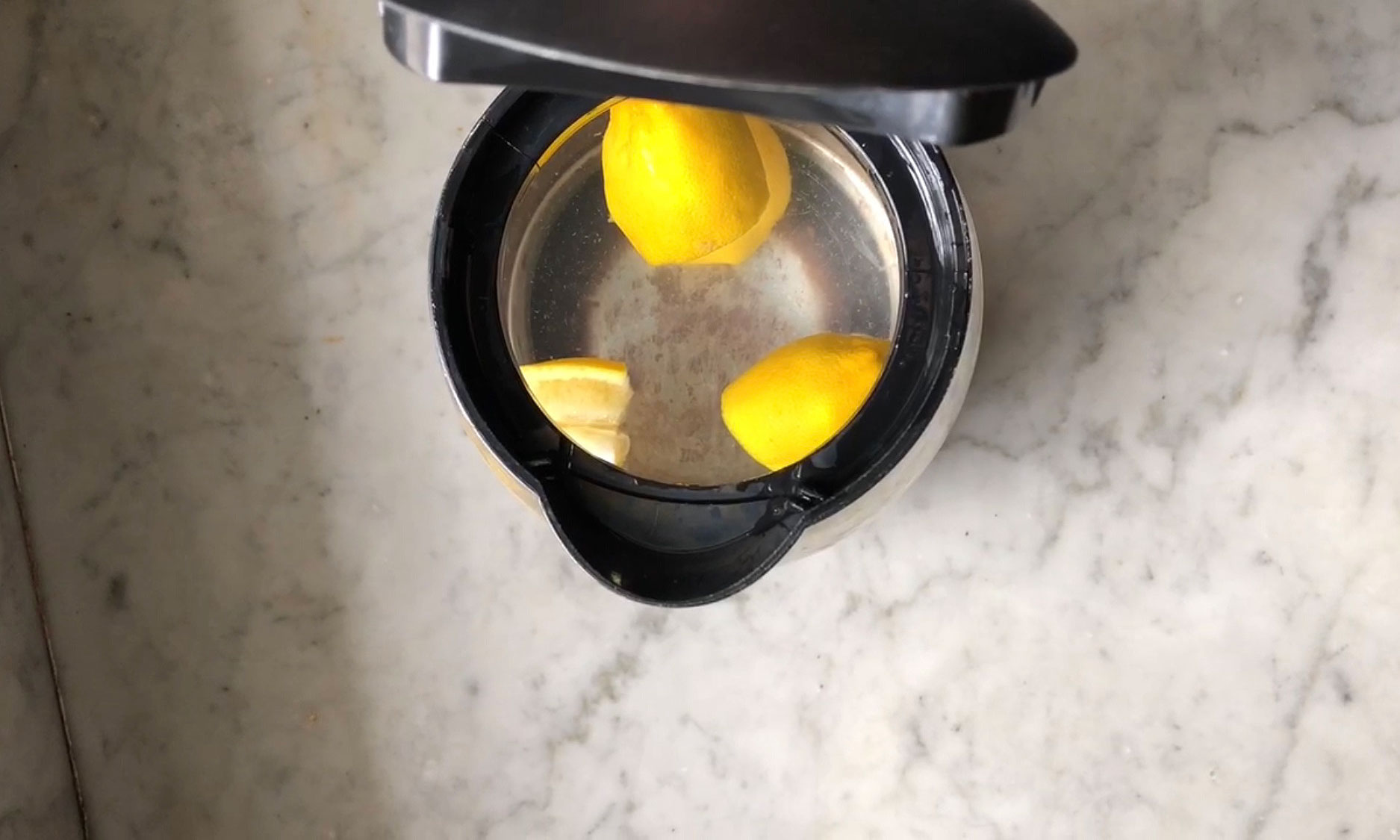 https://images.airtasker.com/v7/https://www.airtasker.com/blog/wp-content/uploads/2018/10/lemons-in-clear-kettle-on-marble-bench.jpg